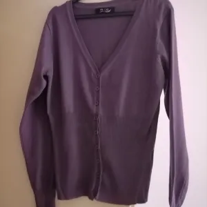 Nov lila džemperić