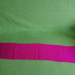 Nov ručno štrikani ciklama šal