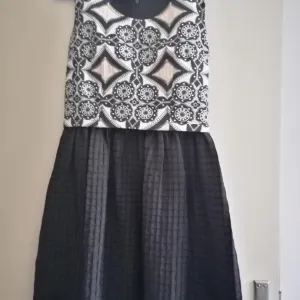 Nova elegantna haljinica