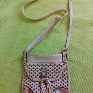 Nova mala siva tašnica