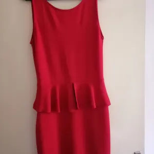 Uska crvena haljina Zara L