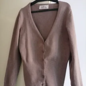 Tanji svetlo braon džermperić