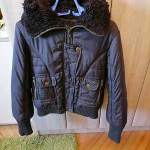 Kratka braon jaknica XL