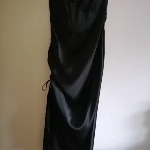 Nova crna haljina Zara svečana M