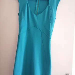 Tirkizna uska mini haljinica Bershka L