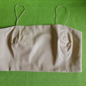 Nov kožni crop top Zara L