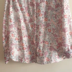 Tanja cvetna Stradivarius košuljica L