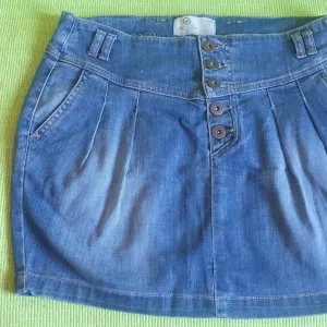 Mini teksas suknjica PULL BEAR L