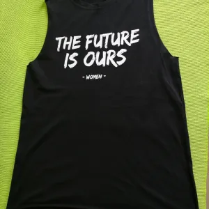 Nova crna majica bez rukava Bershka M