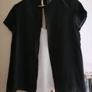 Crno bela bluzica Zara Trafaluc  M