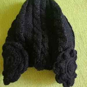 Nova crna zimska vunena kapa