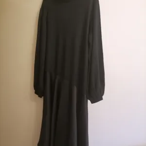Crna haljina Zara L