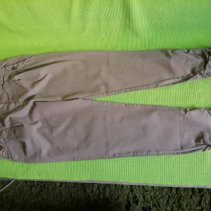 Pamučne pantalone L