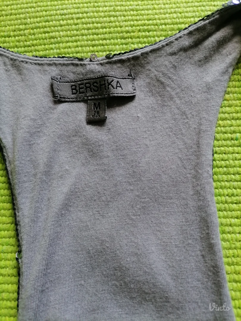 Siva majica na bretele sa šljokicama Bershka  M