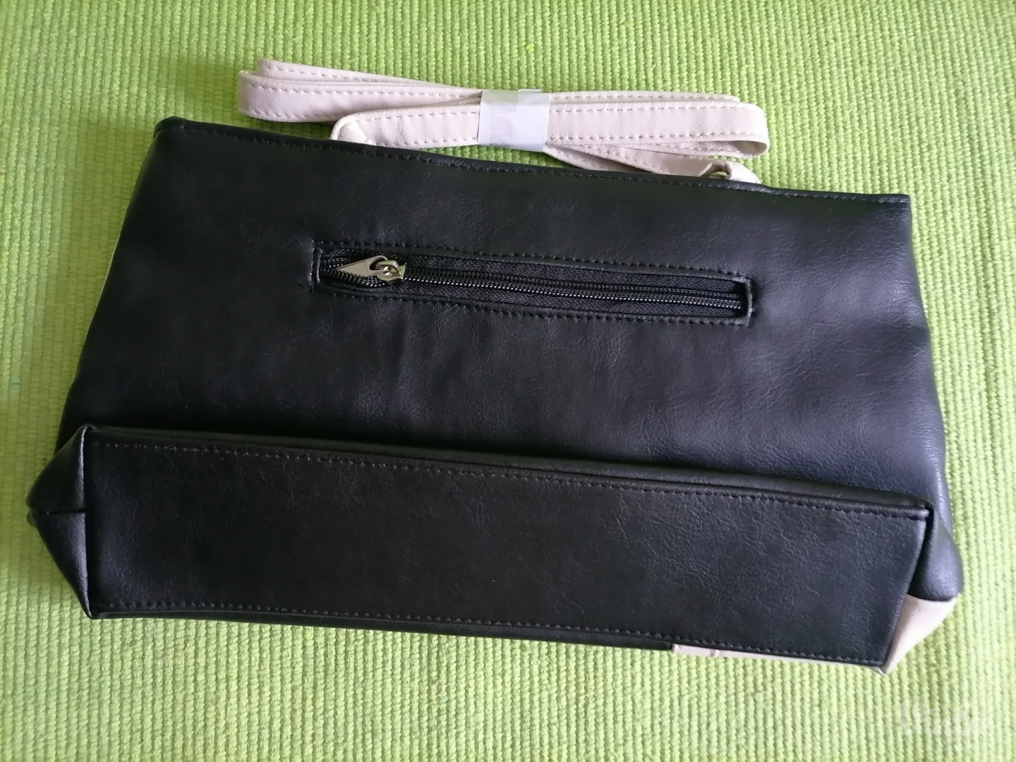 Nova crno-bela tašnica