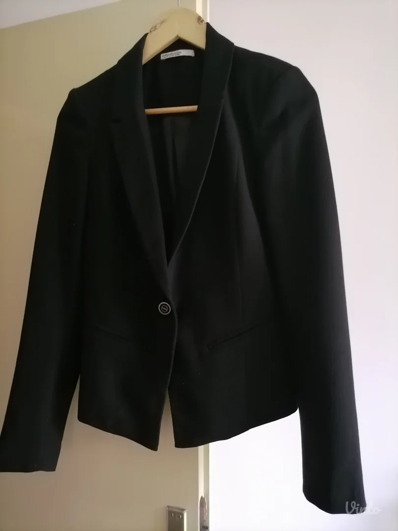 Crni kraći blejzer Stradivarius  M