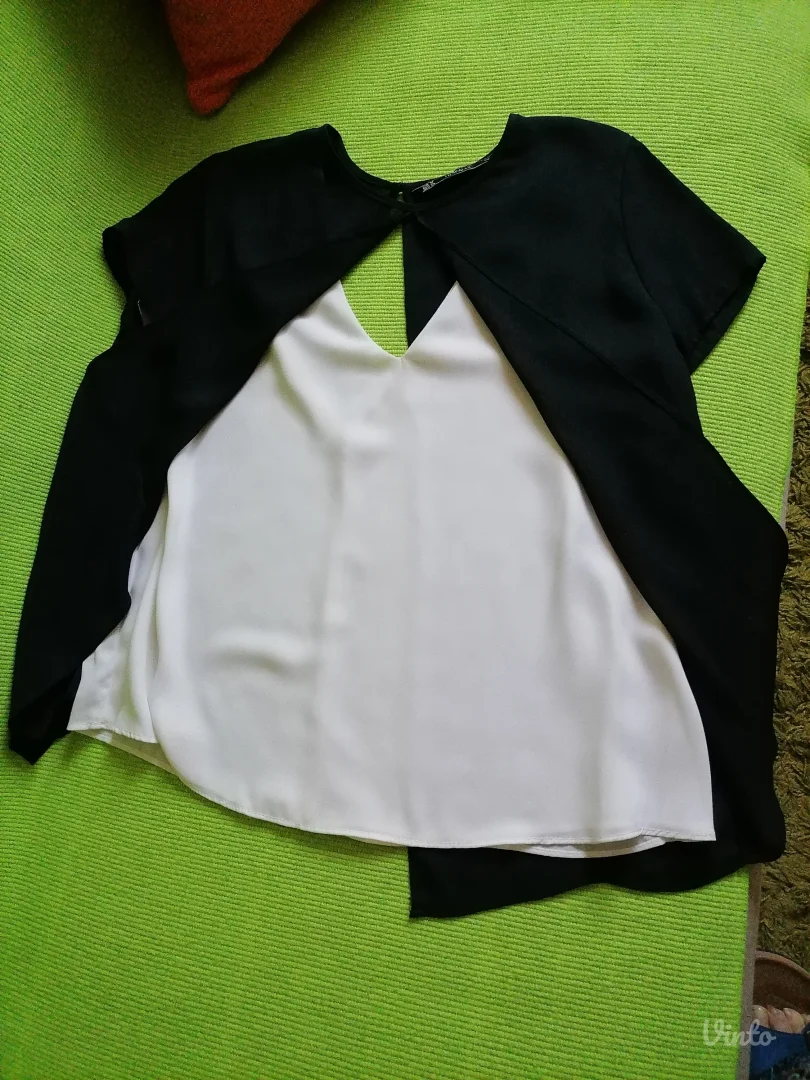 Crno bela bluzica Zara Trafaluc  M