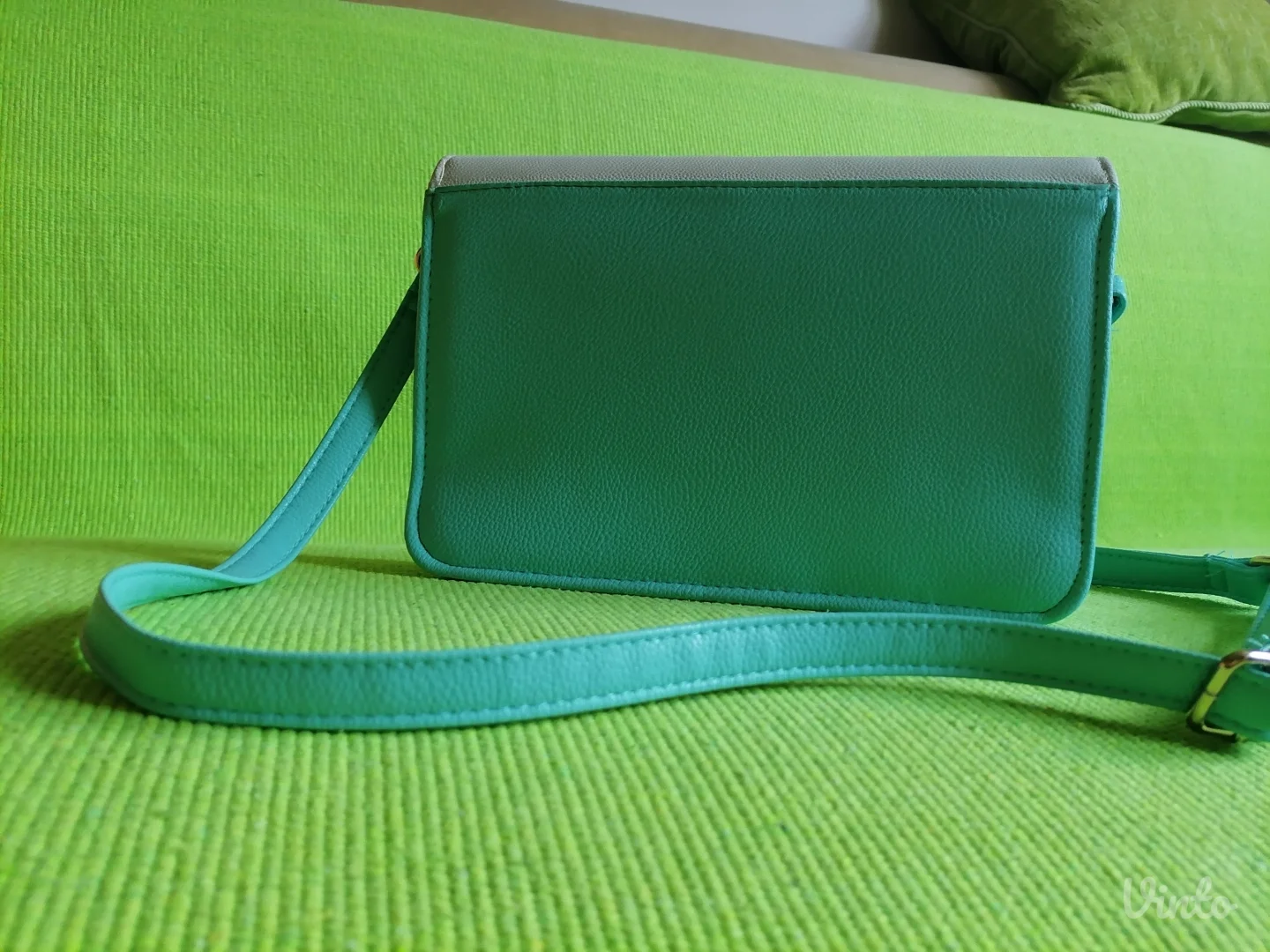 Nova tirkizna tašnica za rame