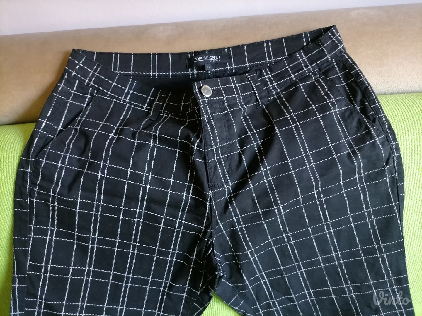 Nove crne karirane pantalone TOP SECRET  42
