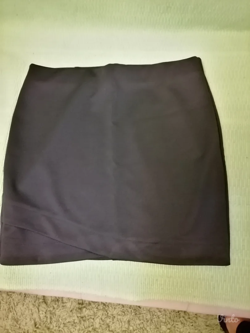 Nova mini uska crna suknjica H&M  40