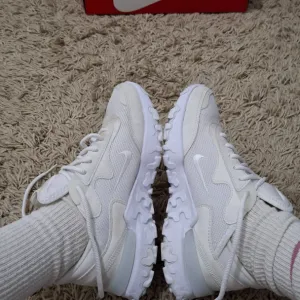 Nike React Revision zenske patike