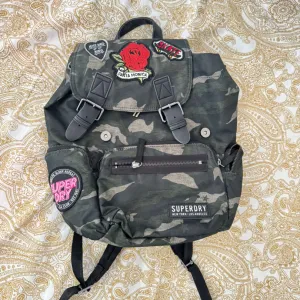 Superdry ranac - moze za manji laptop