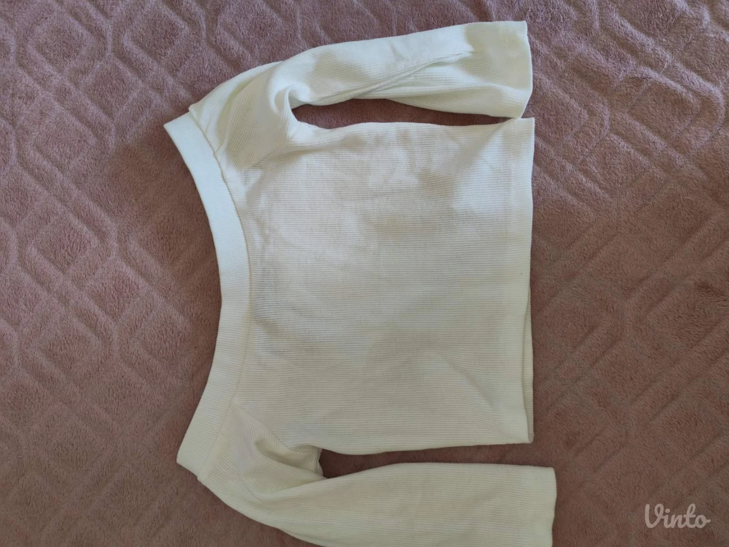 Beli crop top na duge rukave