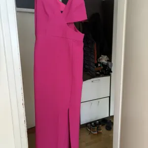 Duga ciklama haljina