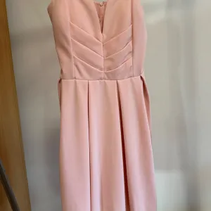 Roze haljina