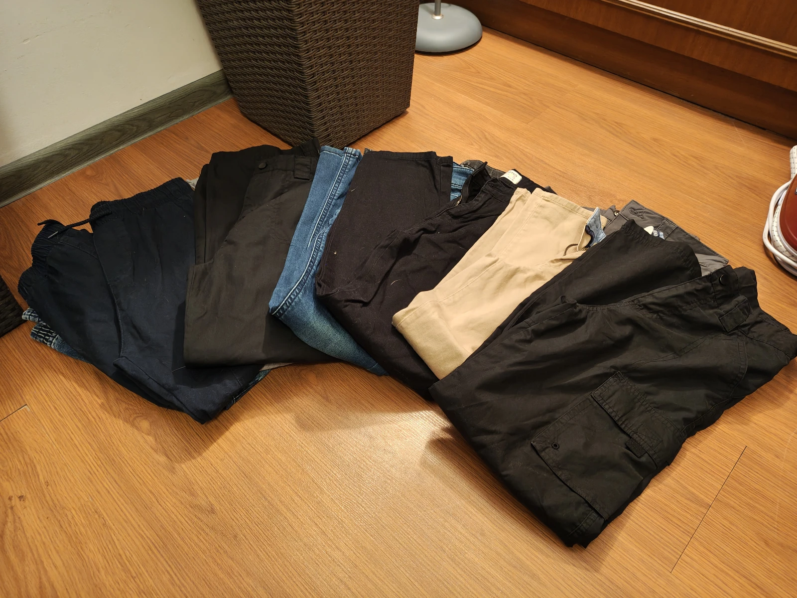Paket pantalona za decaka 8-10 god