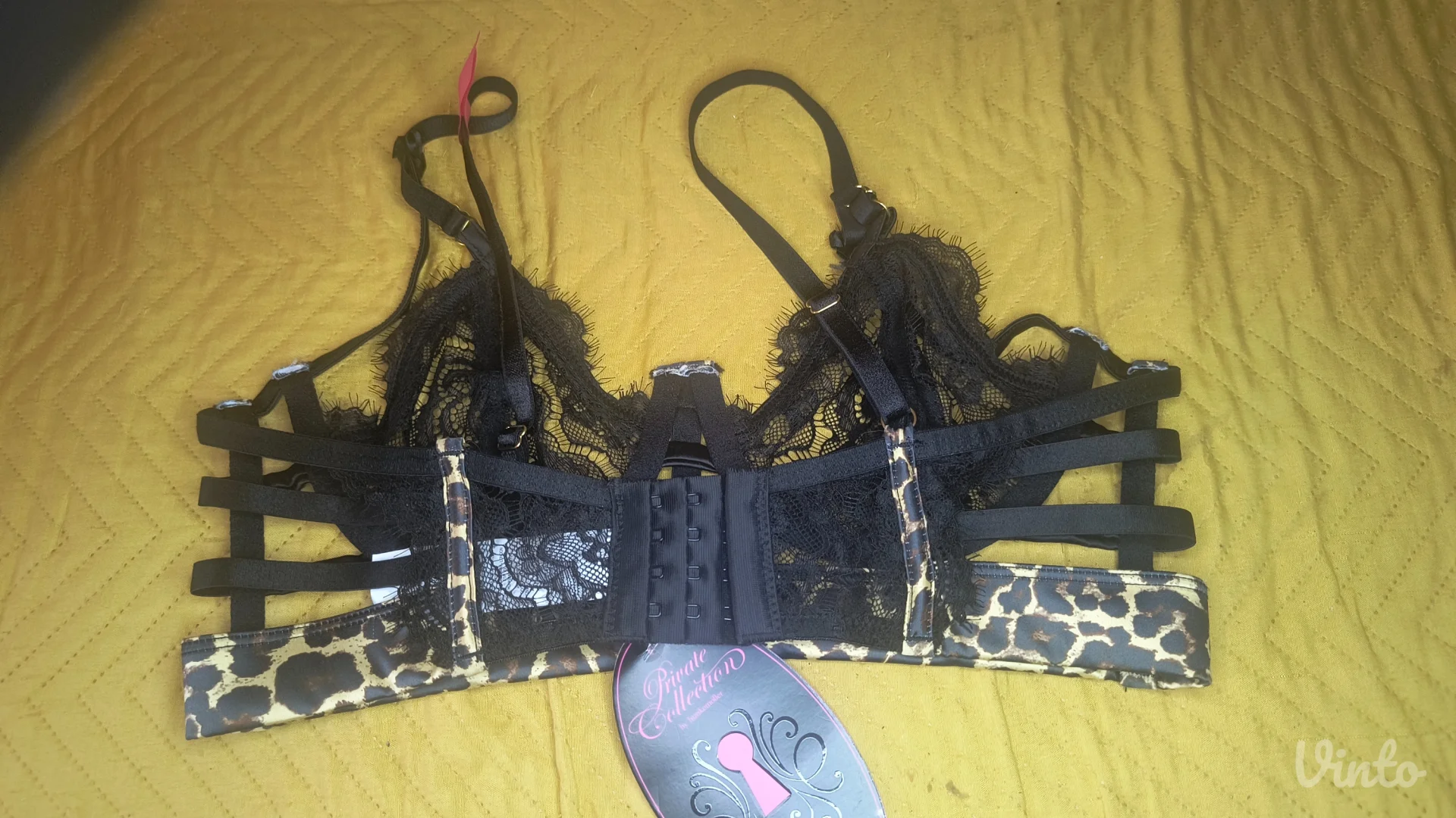 Nov brutalan grudnjak