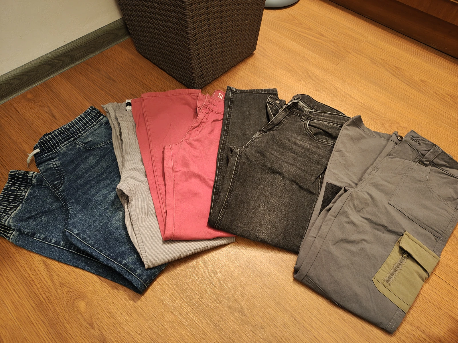 Paket pantalona za decaka 8-10 god