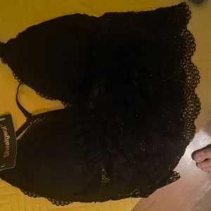 Ženski čipkani top