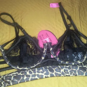 Nov brutalan grudnjak