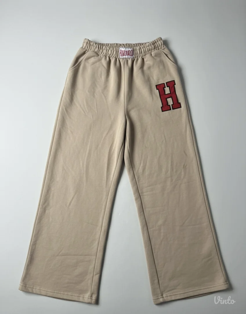 Bež donji deo trenerke sa Harvard natpisom