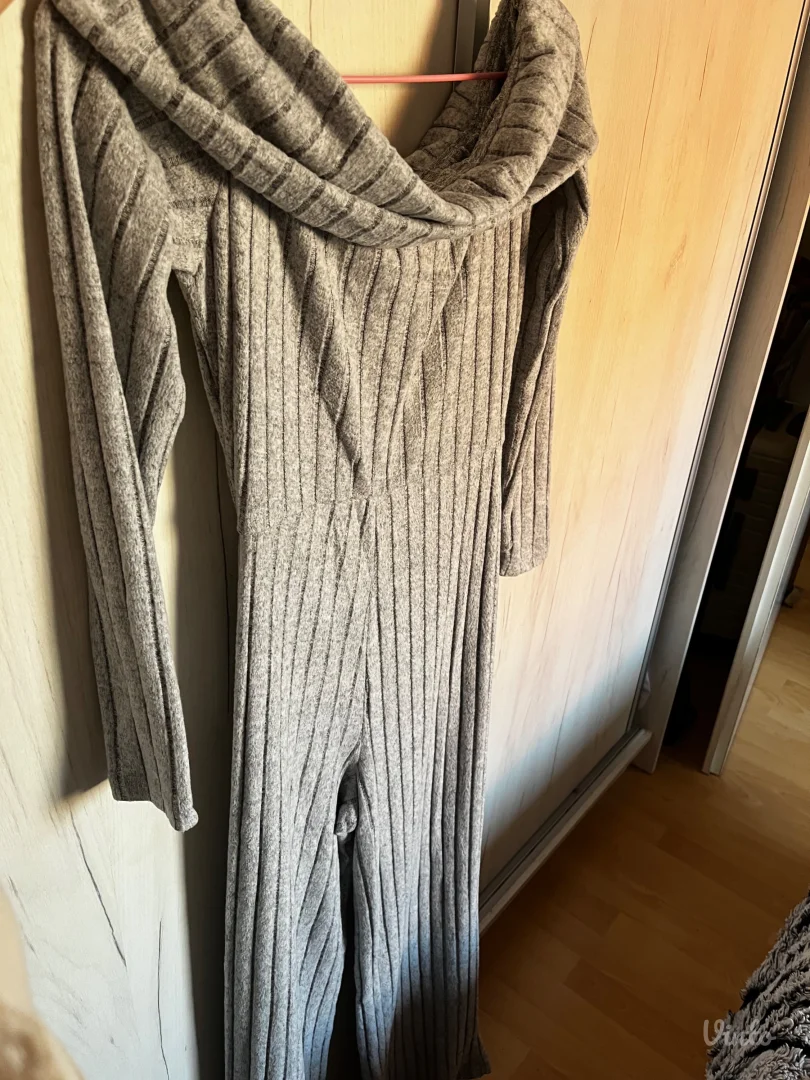 SHEIN sivi rebrasti kombinezon