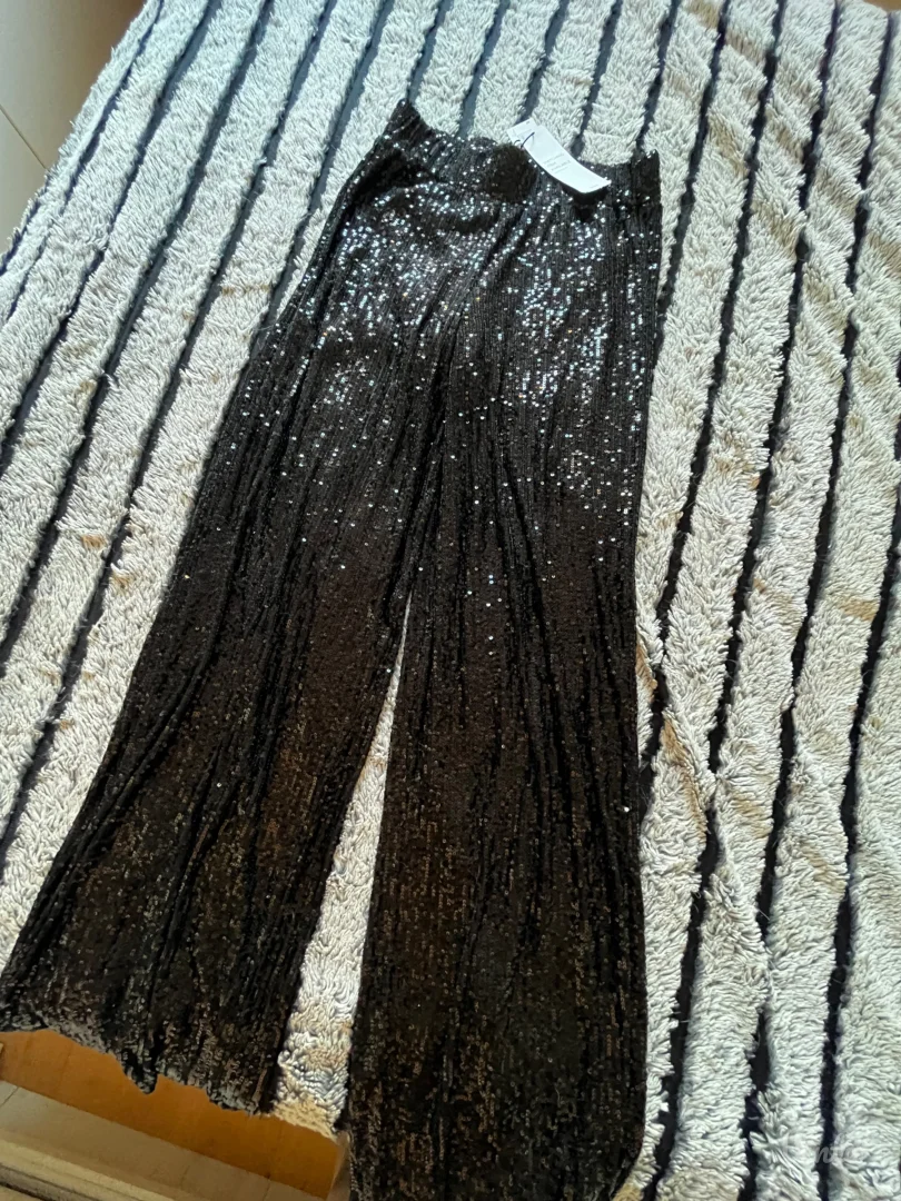 Pantalone sa šljokicama XS nove!