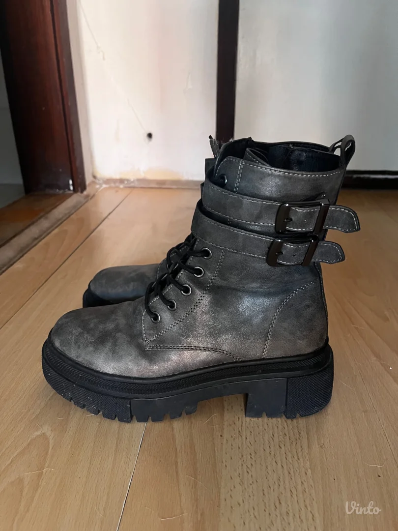 Čizme/martinke sa kaiševima