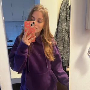 Pull&Bear topao, ljubičasti duks sa kapuljačom