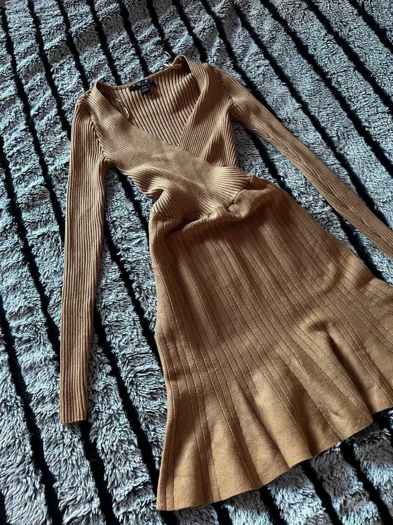 Kamel pletena haljina na preklop