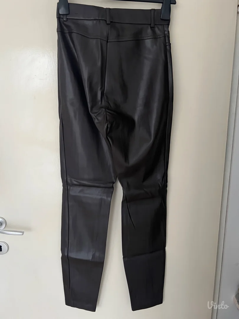 Zara imitacija koze pantalone