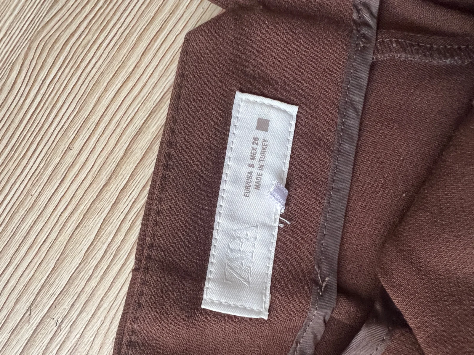 Zara pantalone visokog struka u više boja
