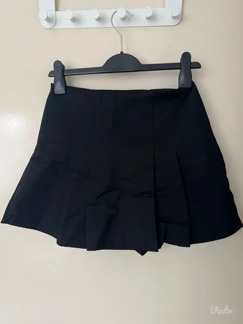 Zara-crni skort na falte