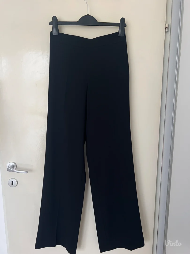 Zara-crne elegantne pantalone