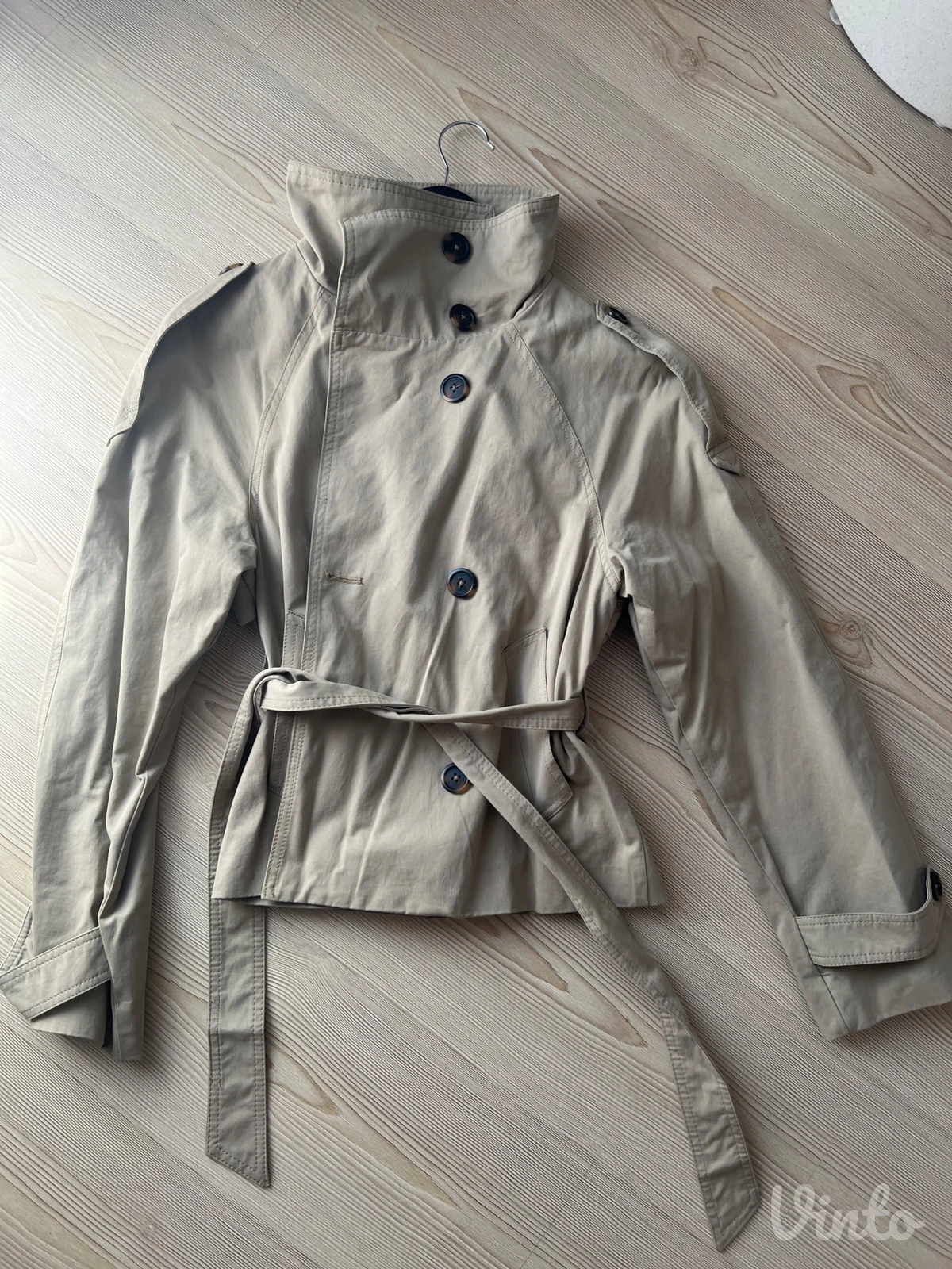 Bershka-tranch mantilic kratki