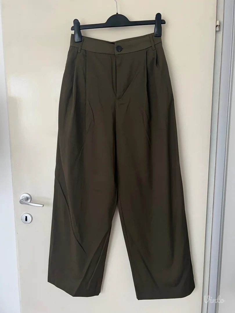Zara-šire pantalone