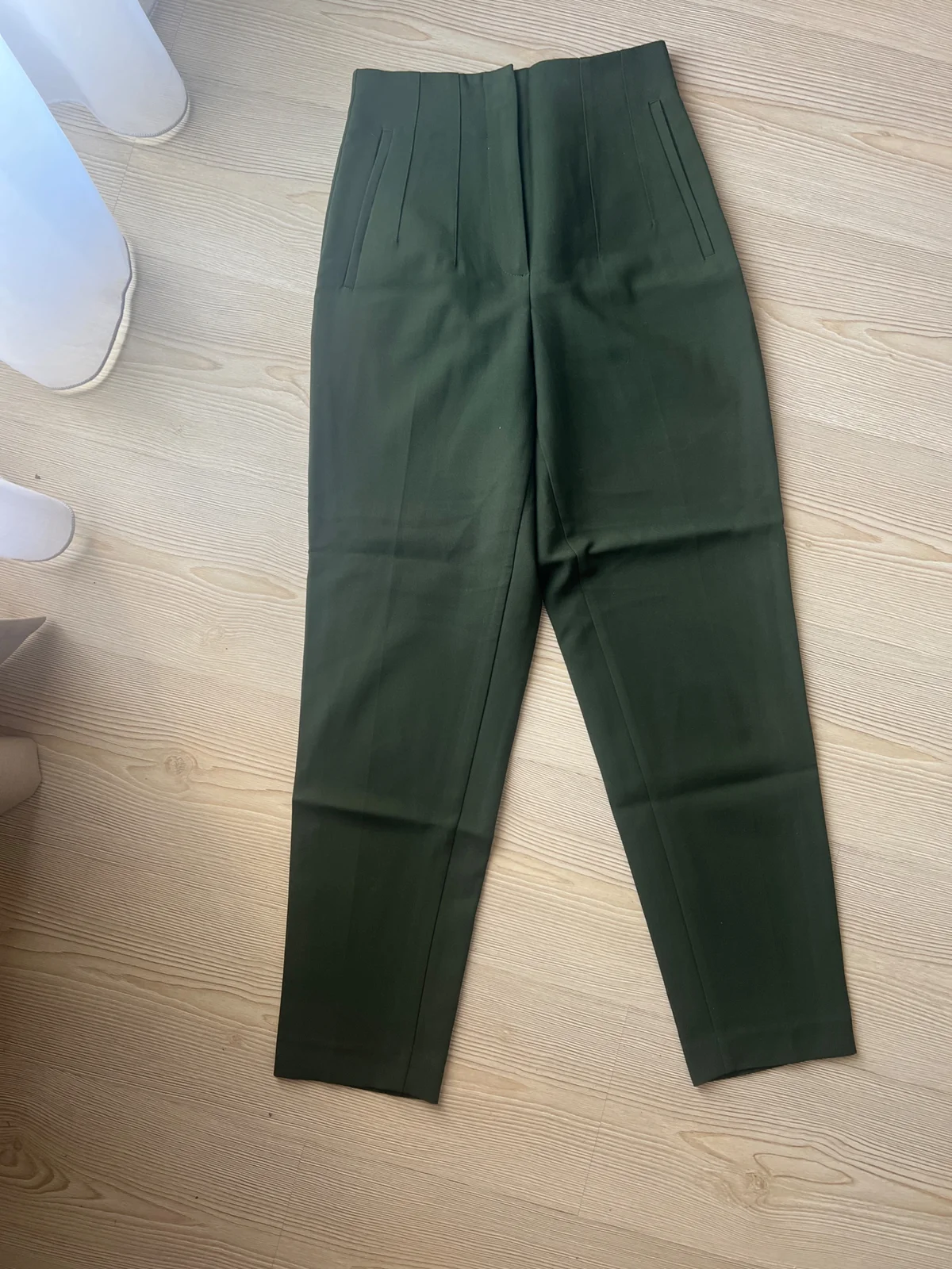 Zara pantalone visokog struka u više boja