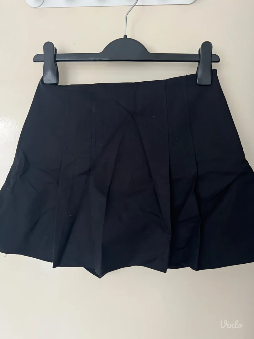 Zara-crni skort na falte