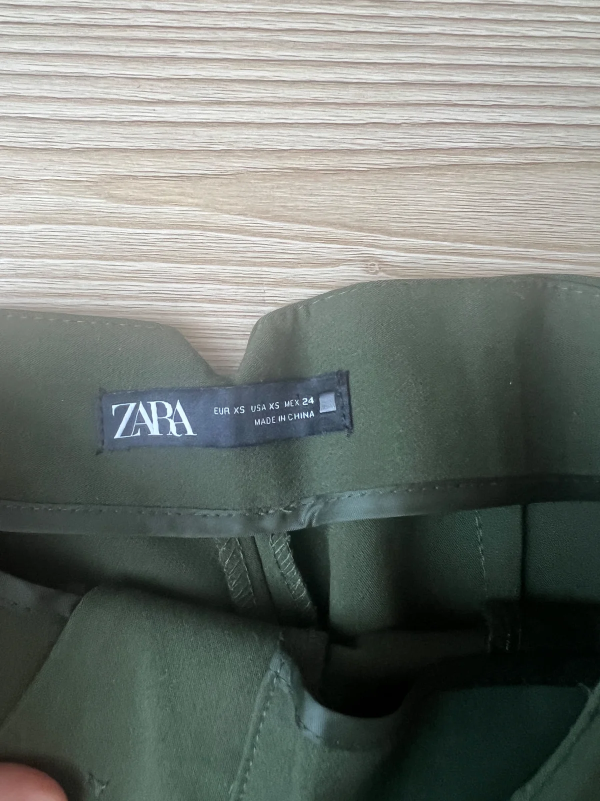Zara pantalone visokog struka u više boja