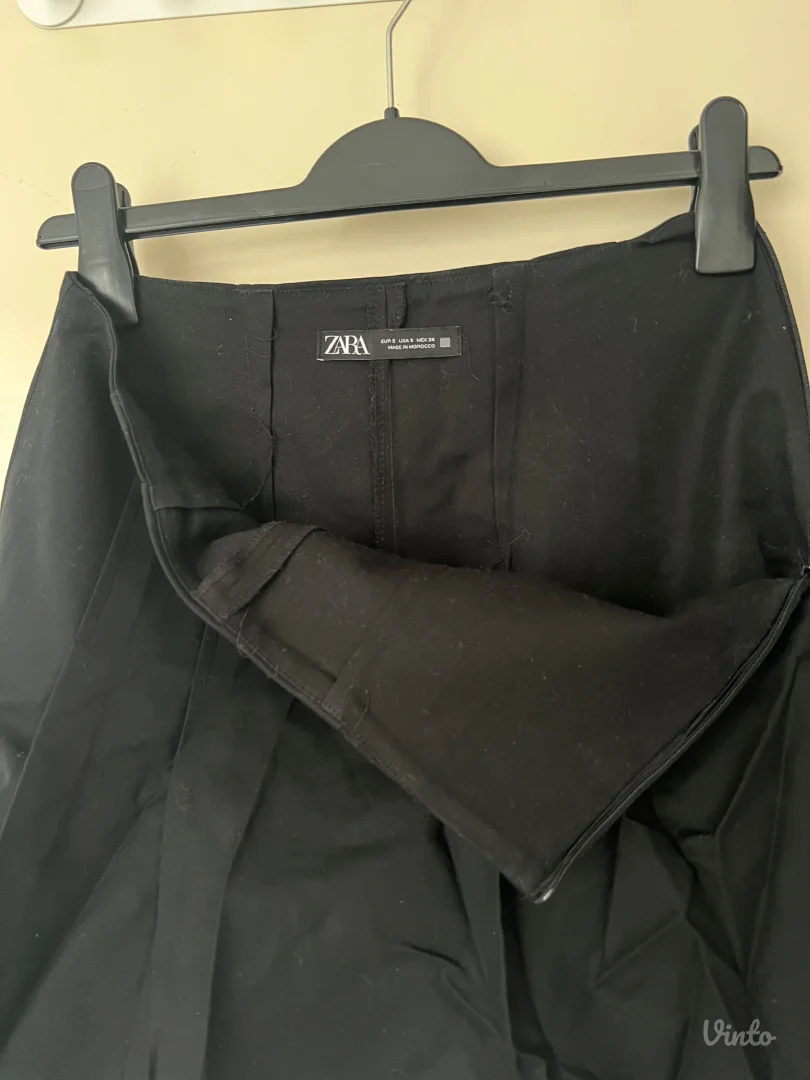 Zara-crni skort na falte